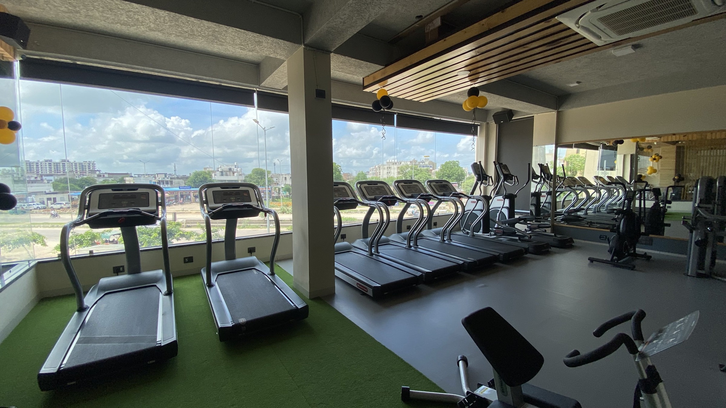 Inside antimatterfit Mansarovar, photo 1